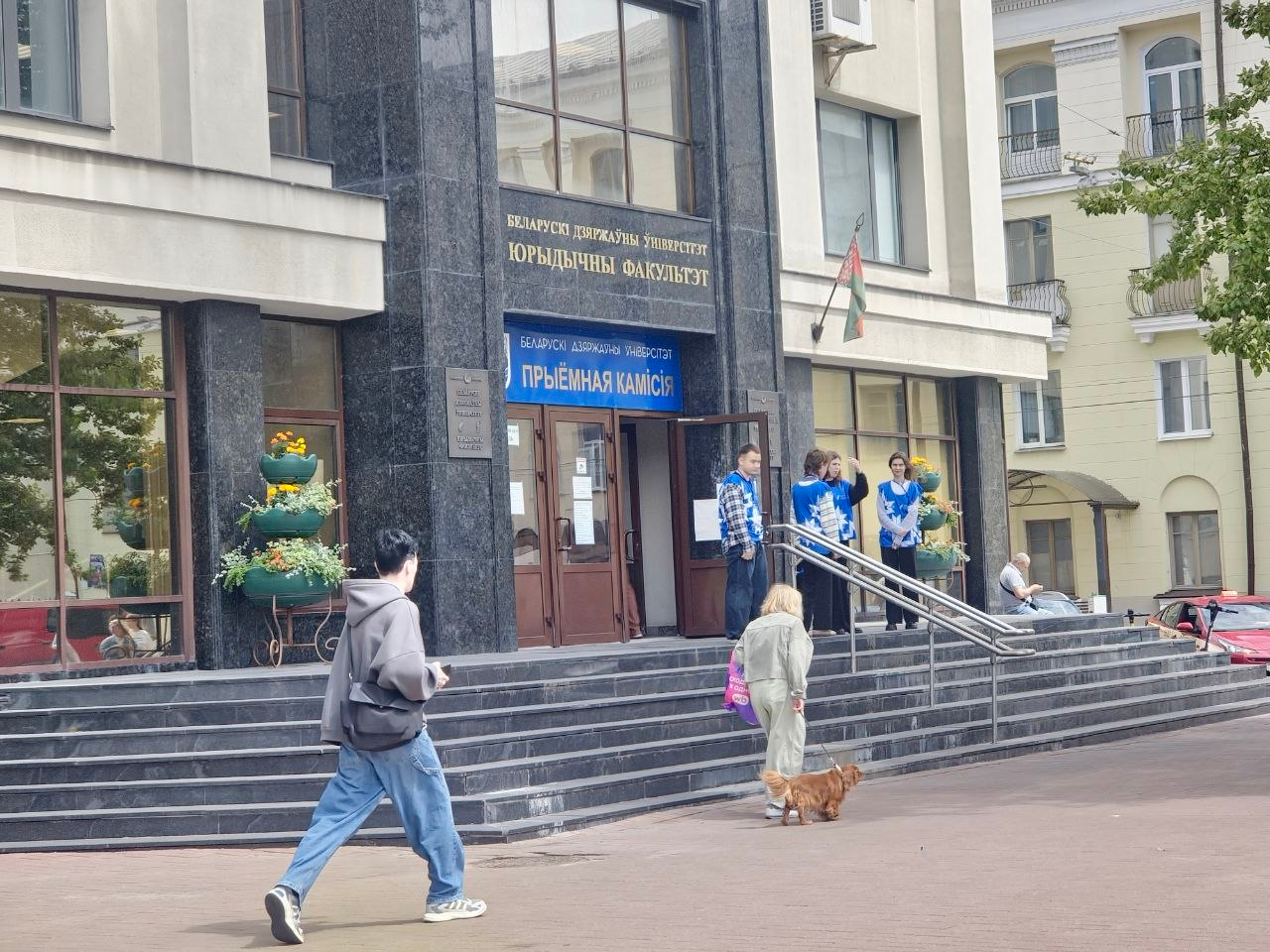 Какие варианты поступления есть у абитуриентов, которые не прошли на бюджет 