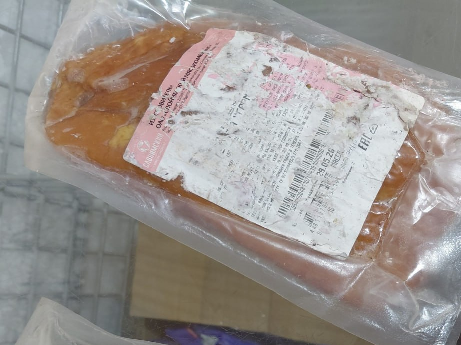 Госконтроль в Логойском районе обнаружил продукты с плесенью и за грубые нарушения приостановил работу гастролавки