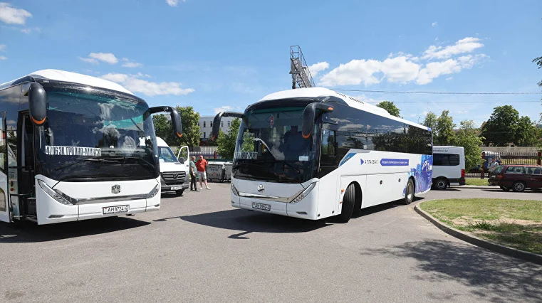 Вместо дальнобойных автобусов в Атласбас появились удобные стыковки маршрутов между городами. Поясняем, как оформить билеты
