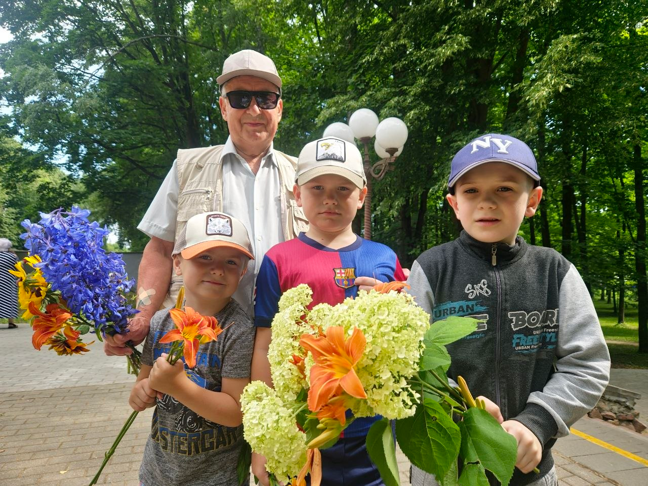 В Молодечно к мемориалу освободителей города приходят потомки погибших воинов