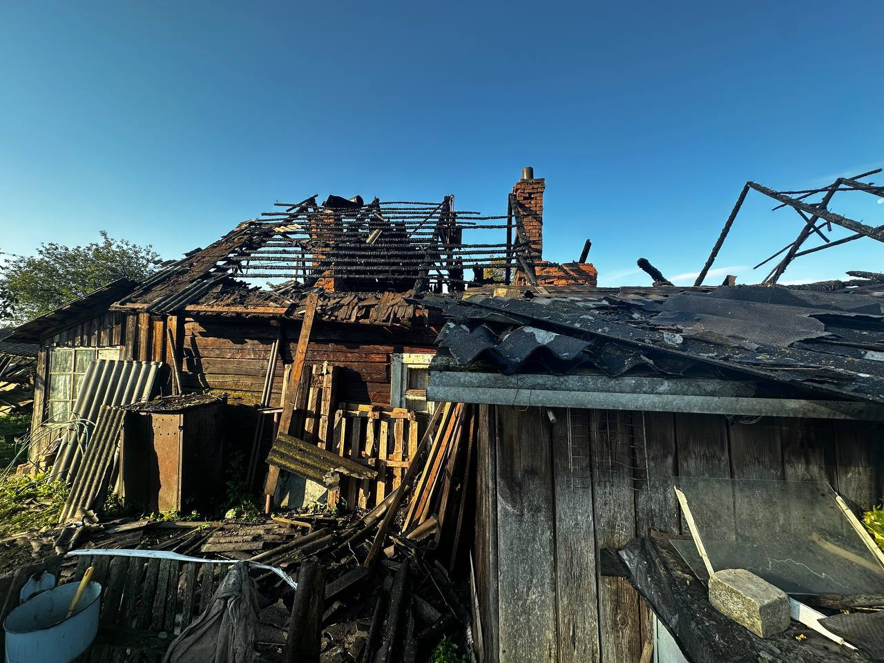 Трёхквартирный барак горел ночью в Логойском районе