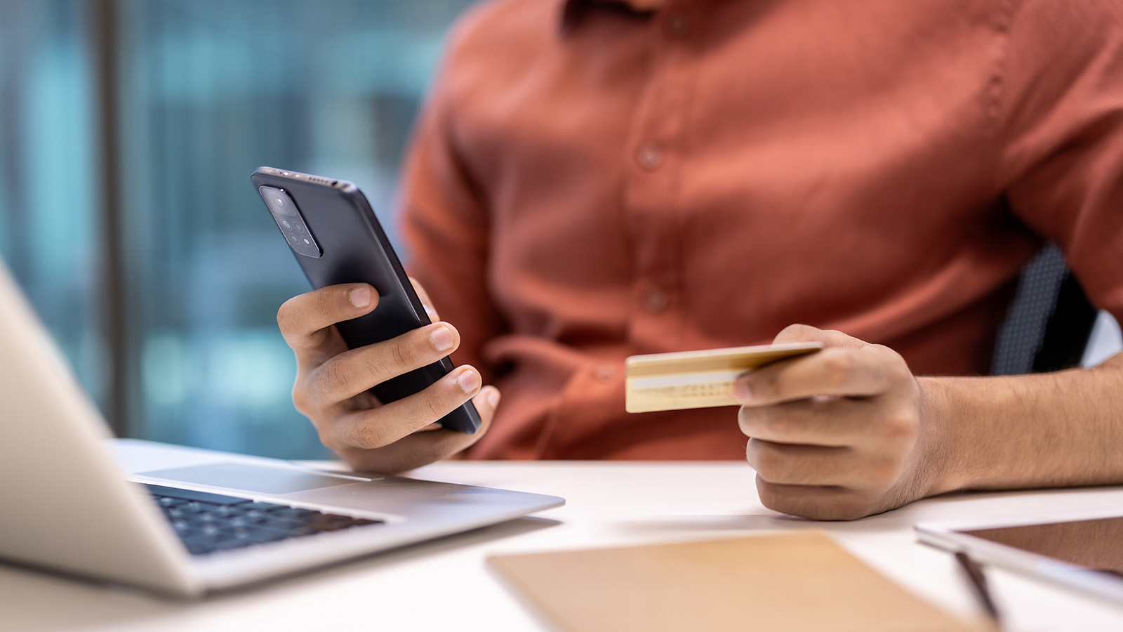 Житель Молодечненского района хотел продать гайковерт через интернет и лишился более 1100 рублей