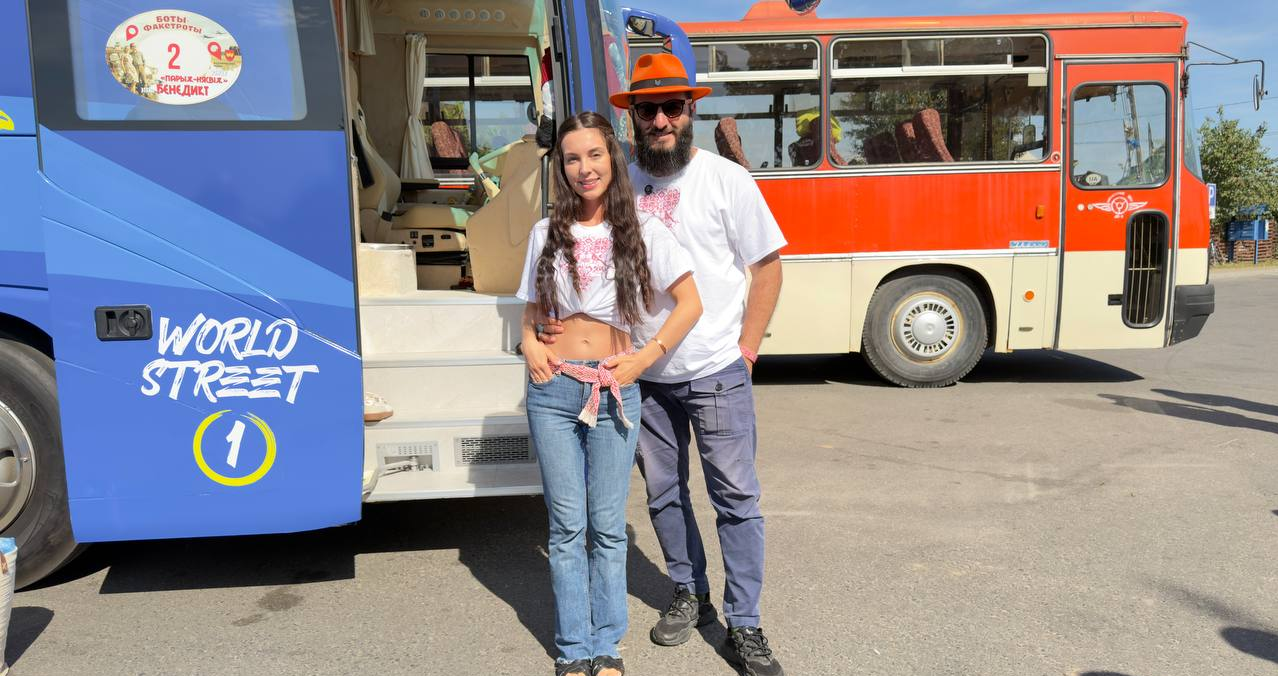 В Воложин приехали дома на колёсах. Посмотрели, что внутри авто за 200 тысяч евро