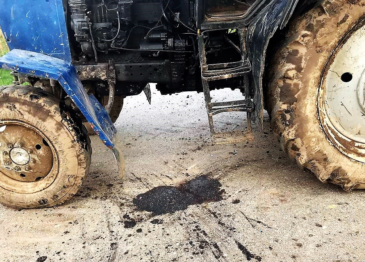 В Островецком районе нашли погибшего мужчину в кабине обгоревшего трактора