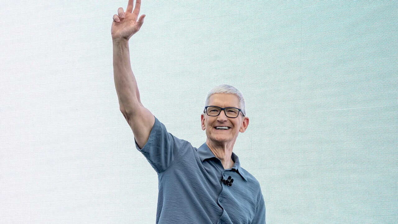Тим Кук покинул пост гендиректора Apple