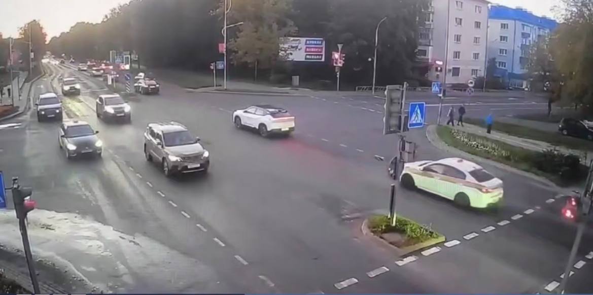 В Молодечно мотоцикл опрокинулся на перекрестке