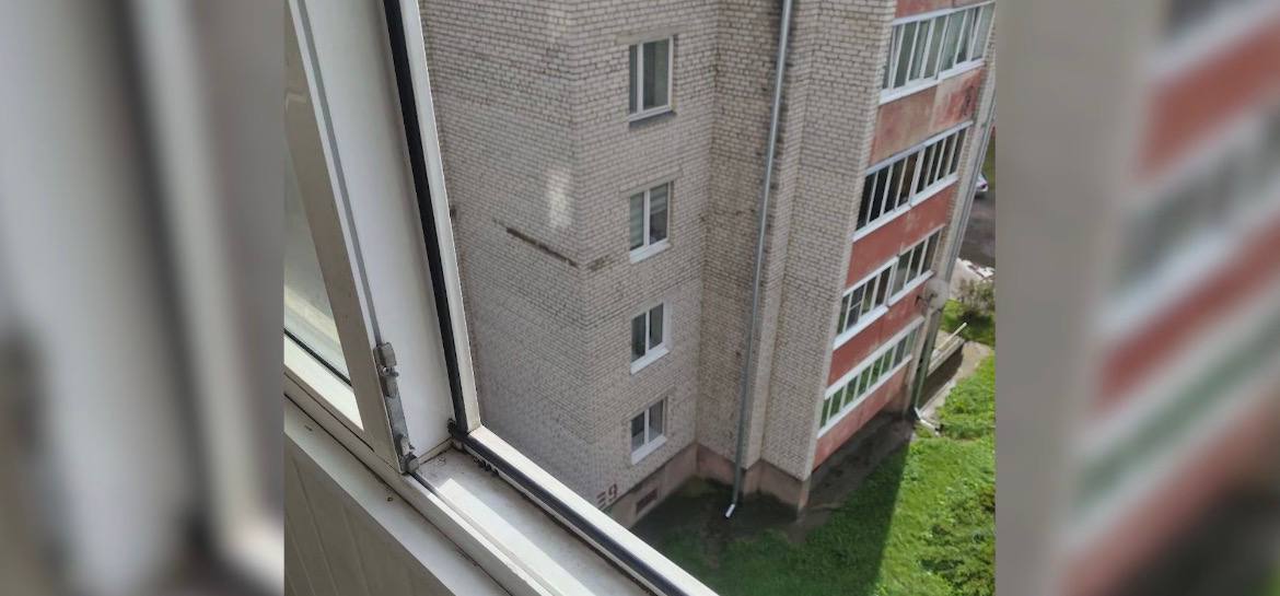 В Молодечно мужчина стрелял из пневматики по окнам