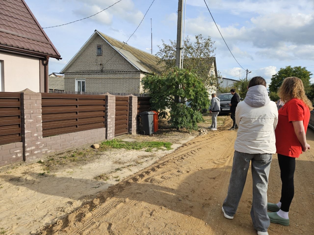 Житель улицы Колядной в Молодечно забил тревогу из-за уровня новой дороги