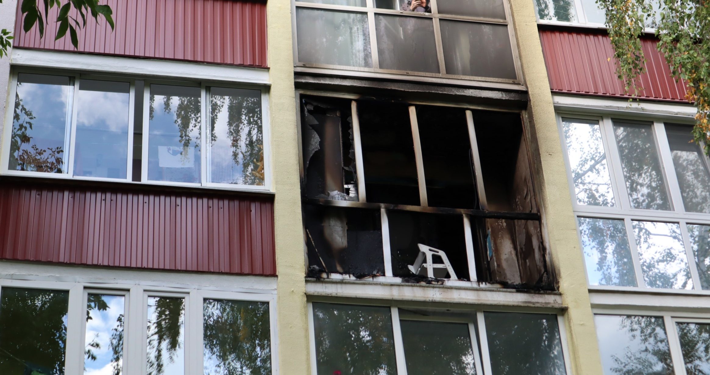 Балкон квартиры в пятиэтажном доме выгорел в Молодечно