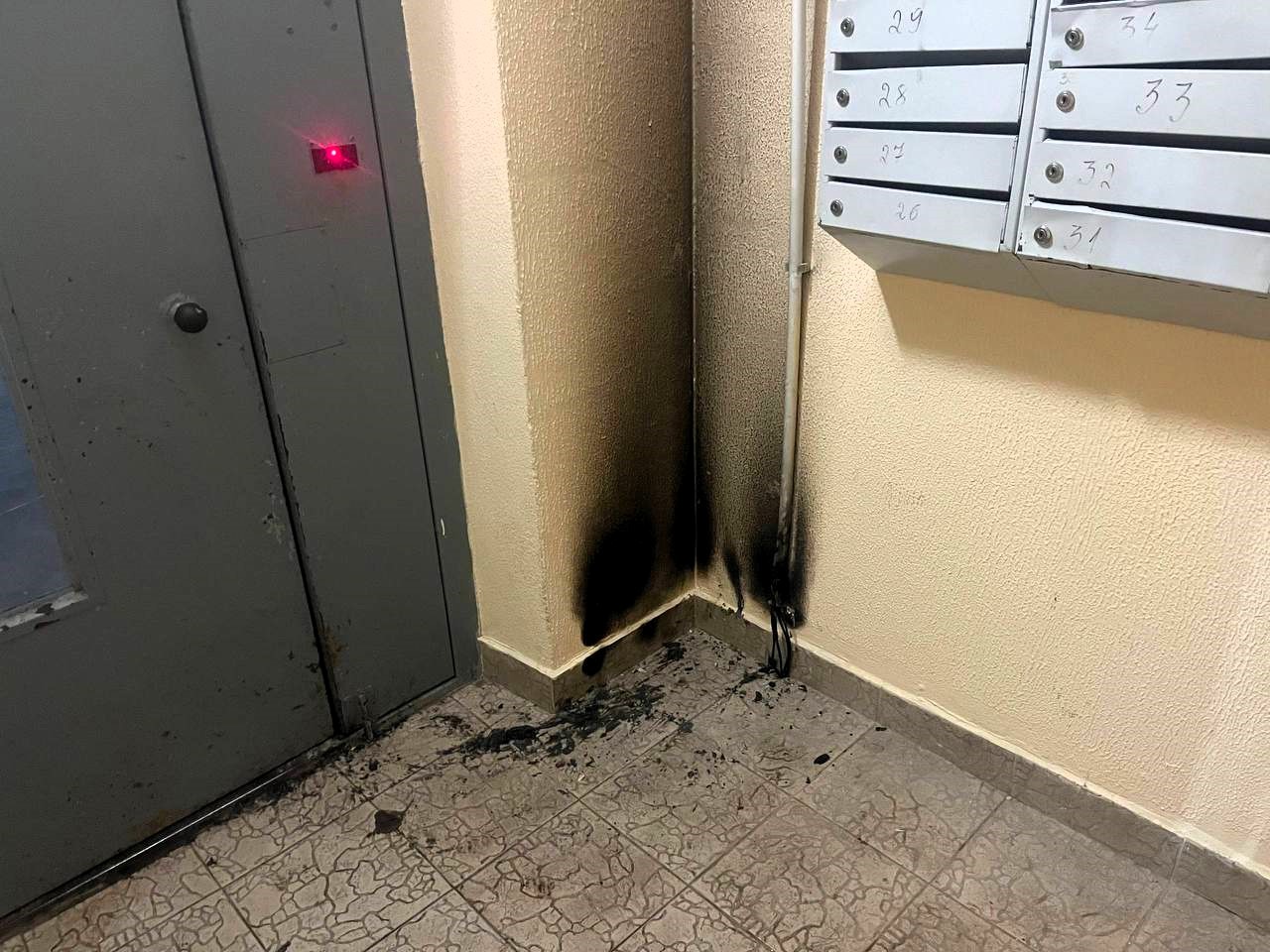 Две пары детских роликовых коньков сгорели в подъезде дома в Логойске