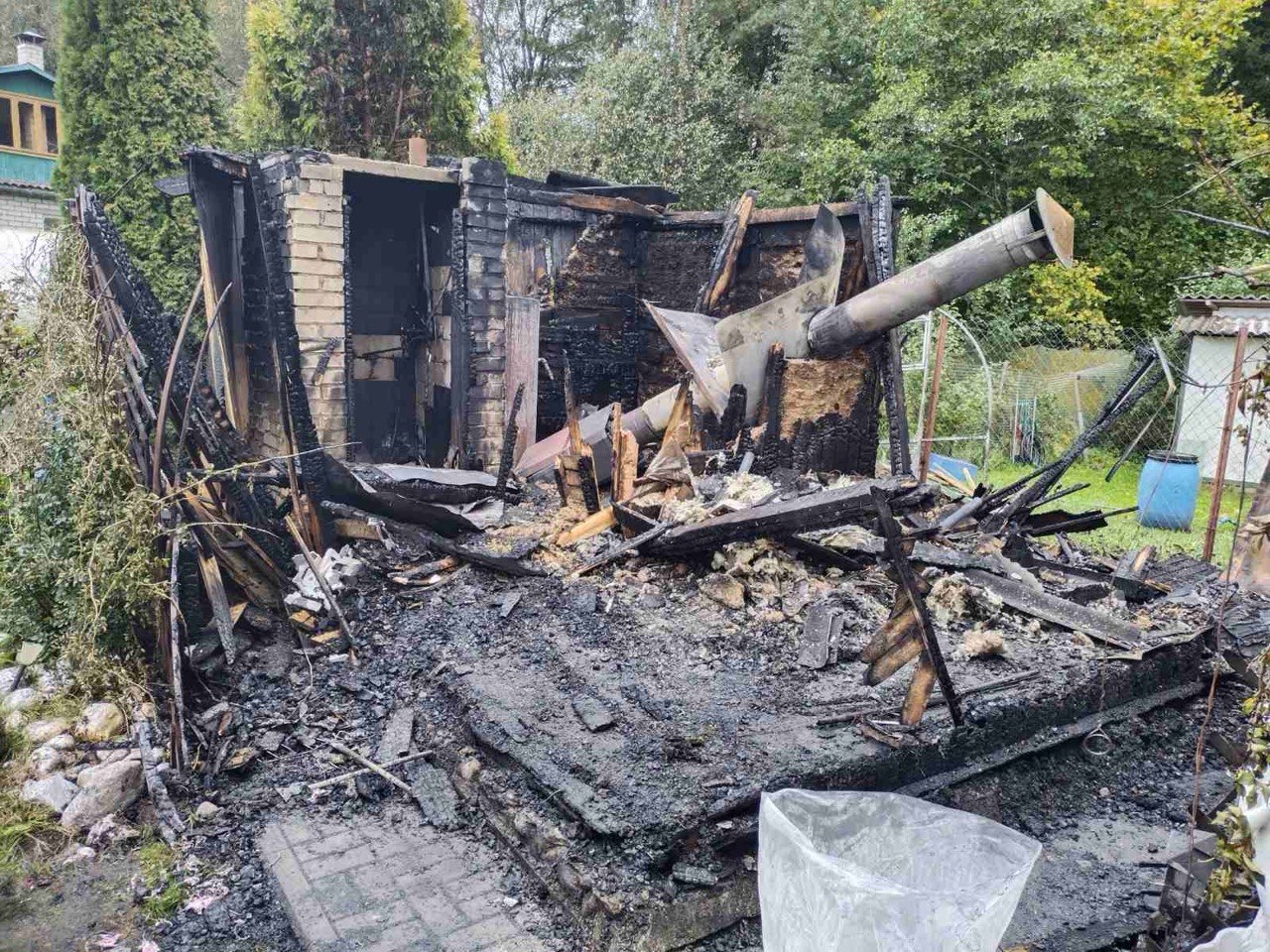 В дачном поселке Воложинского района ночью сгорела баня