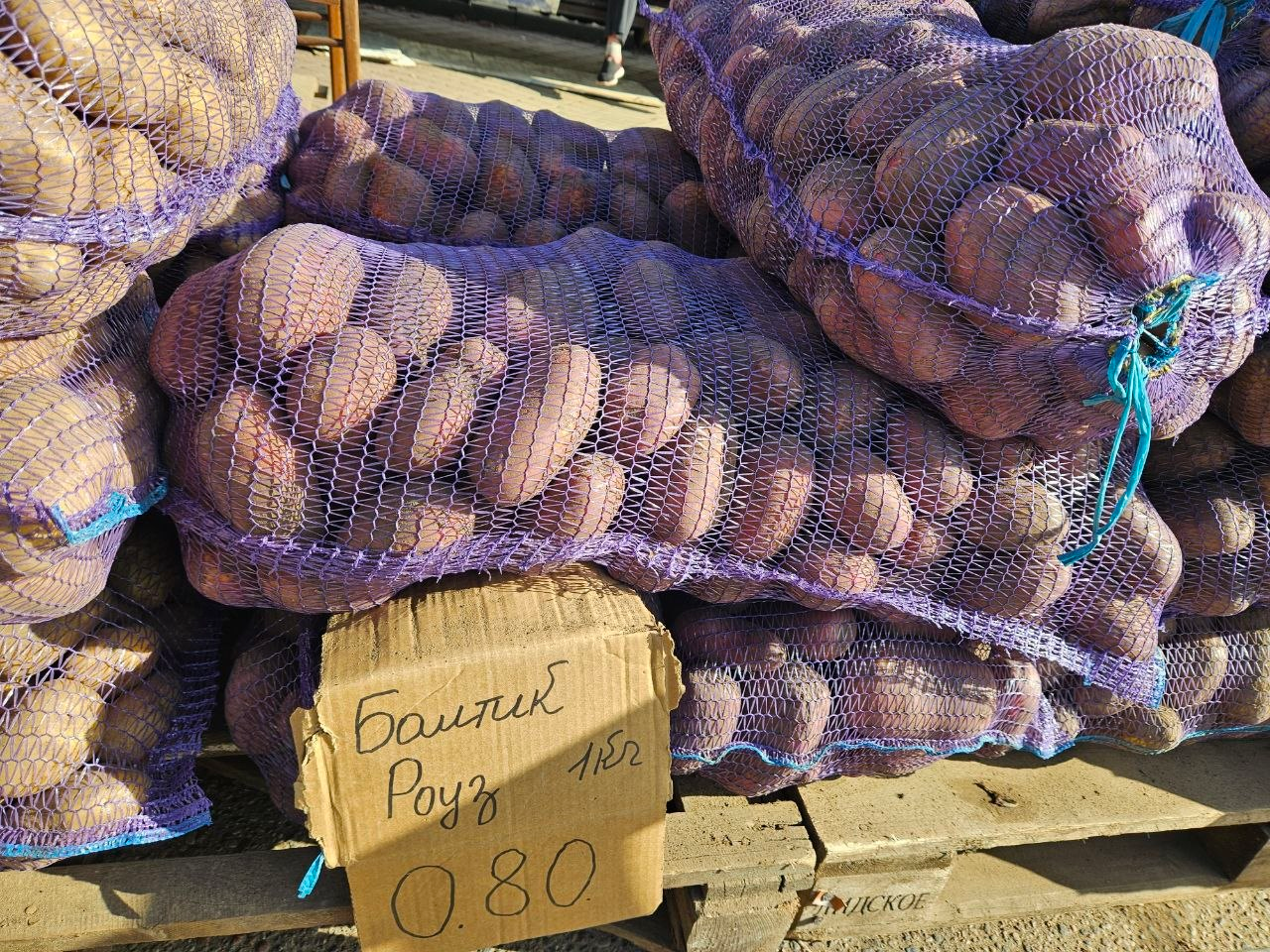 В будний день не нашли картофель дешевле 80 копеек на ярмарочной площади в Молодечно