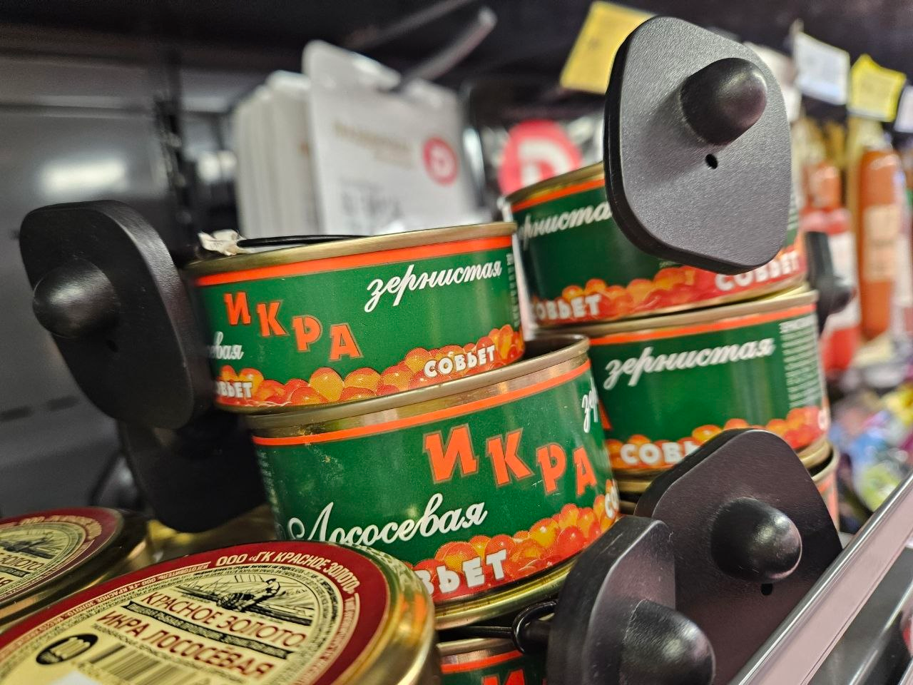 Деликатес не для каждого: сколько стоит красная икра в магазинах Молодечно и где её искать