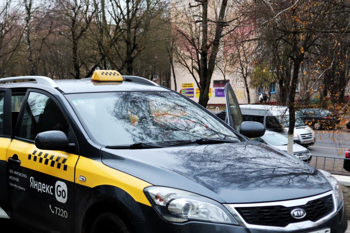 Машины Яндекс Такси встали в Молодечно из-за сбоя системы, но работа уже наладилась